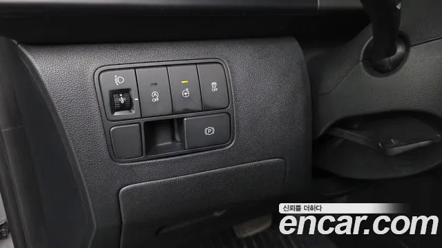 Hyundai Staria 2024 thumb 12