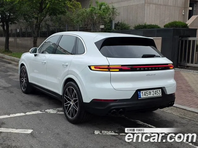 Porsche Cayenne 2024 thumb 2