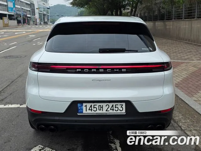 Porsche Cayenne 2024 thumb 4