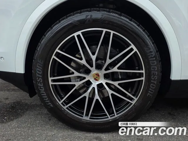 Porsche Cayenne 2024 thumb 5