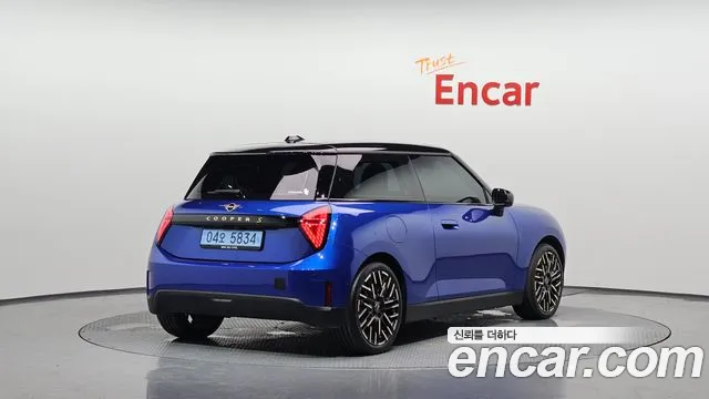 Mini Hatch 2024 thumb 2