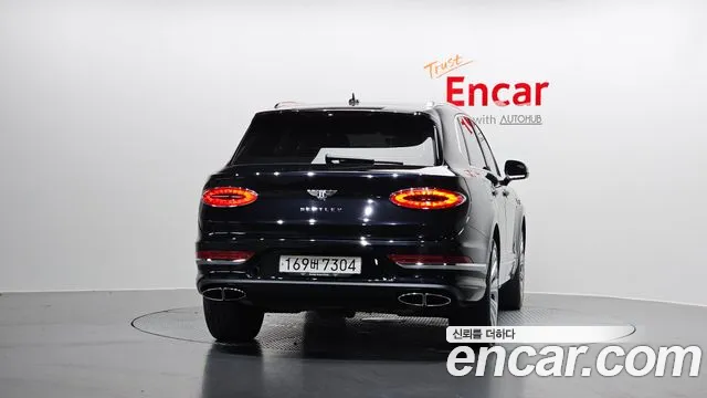 Bentley Bentayga 2023 thumb 3