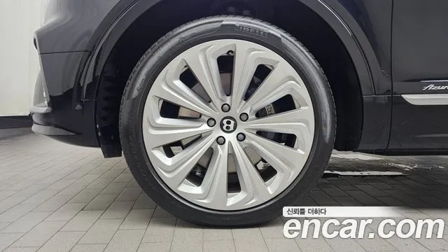 Bentley Bentayga 2023 thumb 4