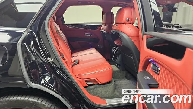 Bentley Bentayga 2023 thumb 10