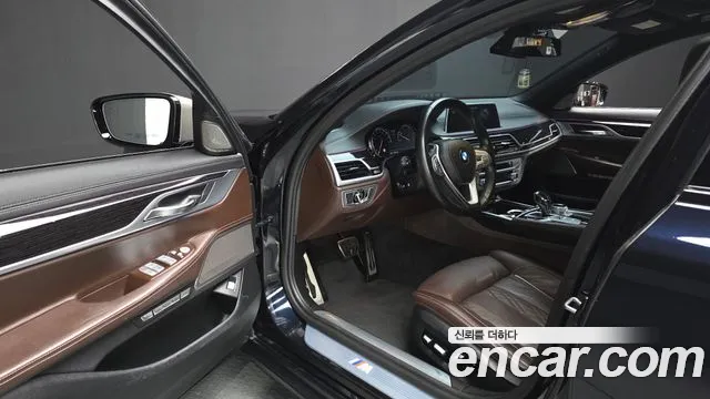 BMW 7 серии 2017 thumb 10