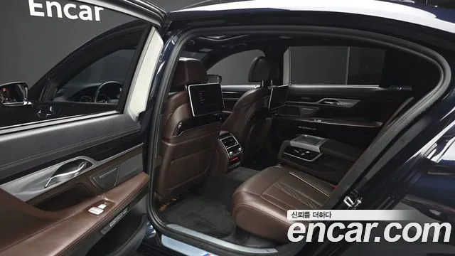 BMW 7 серии 2017 thumb 12