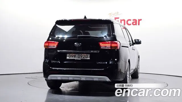 Kia Carnival 2015 thumb 4