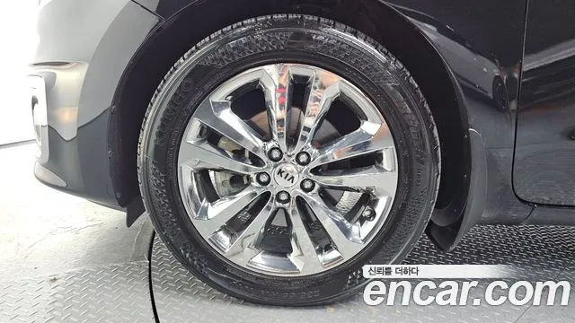Kia Carnival 2015 thumb 5