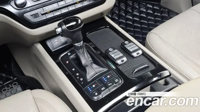 Kia Carnival 2015 thumb 9