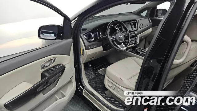 Kia Carnival 2015 thumb 10