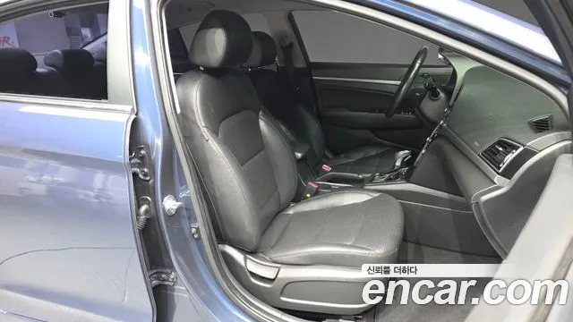 Hyundai Avante 2017 thumb 12