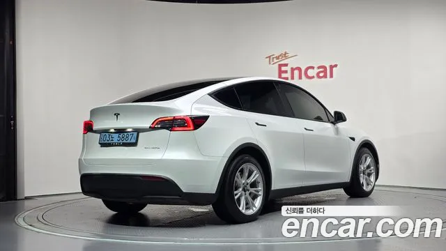 Tesla Model Y 2021 thumb 2
