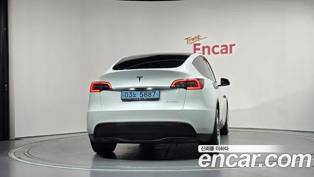 Tesla Model Y 2021 thumb 4