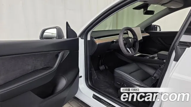 Tesla Model Y 2021 thumb 10