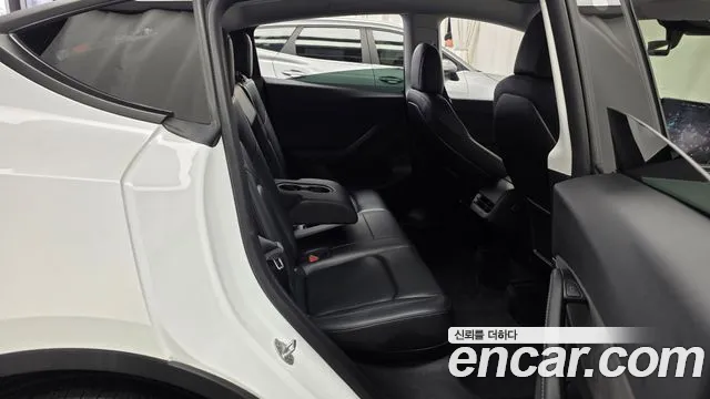 Tesla Model Y 2021 thumb 12