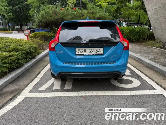 Volvo V60 2017 thumb 4