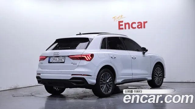 Audi Q3 2023 thumb 2