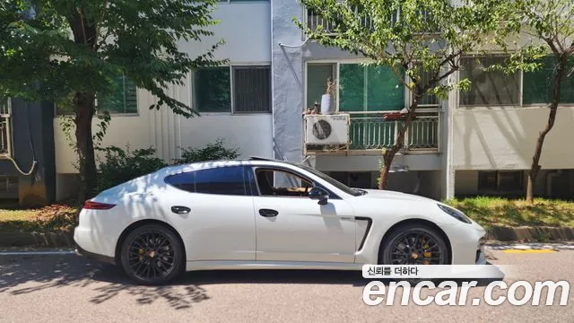 Porsche Panamera 2013 thumb 2