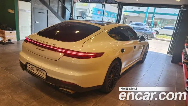 Porsche Panamera 2013 thumb 6