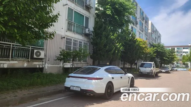 Porsche Panamera 2013 thumb 8
