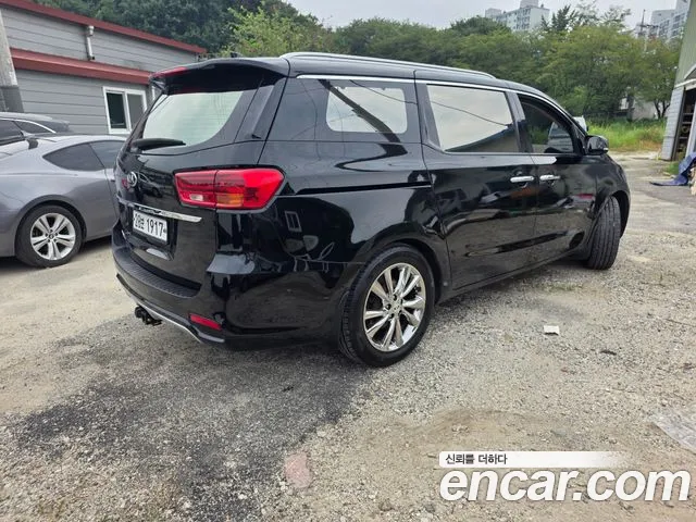 Kia Carnival 2018 thumb 4