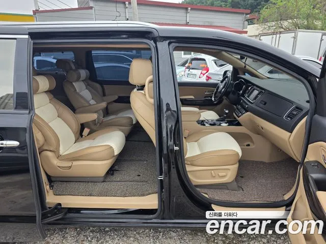 Kia Carnival 2018 thumb 12