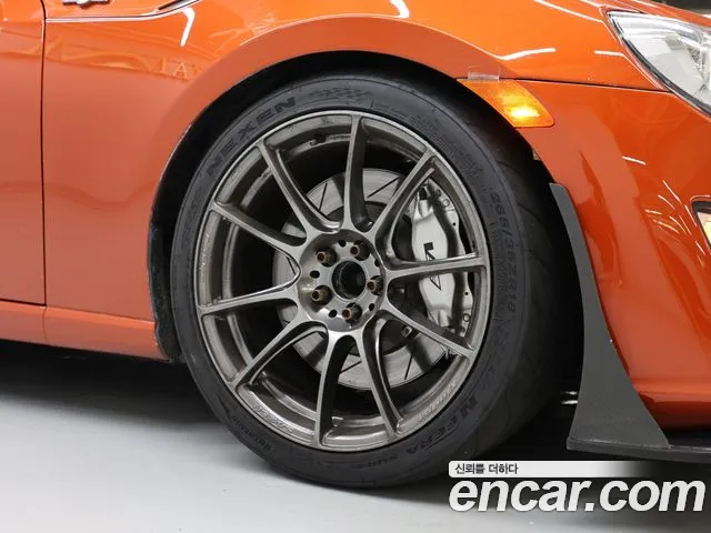 Toyota GT86 2012 thumb 6