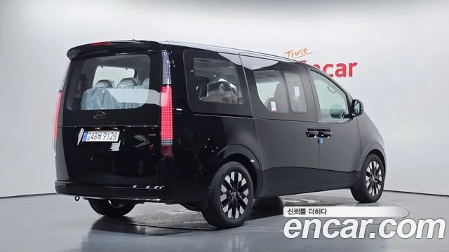 Hyundai Staria 2025 thumb 2