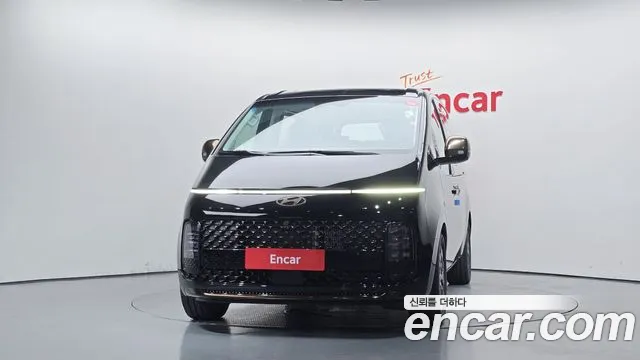 Hyundai Staria 2025 thumb 3