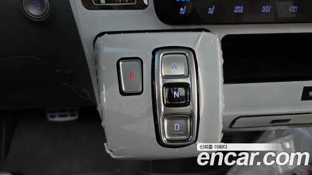 Hyundai Staria 2025 thumb 9