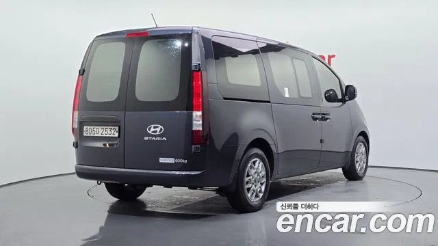 Hyundai Staria 2024 thumb 2