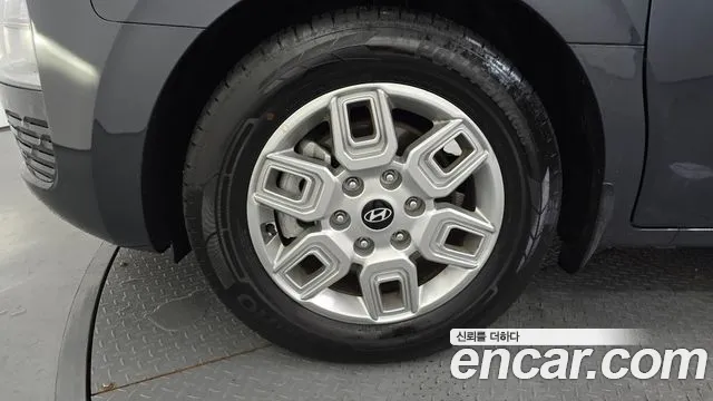 Hyundai Staria 2024 thumb 5