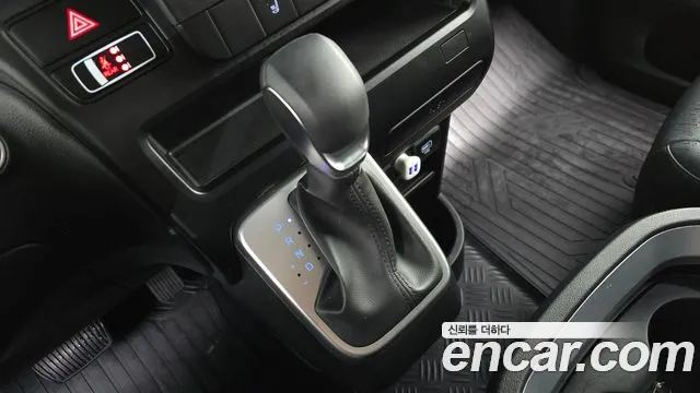 Hyundai Staria 2024 thumb 9