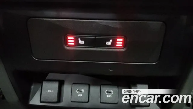 Land Rover Defender 2022 thumb 12