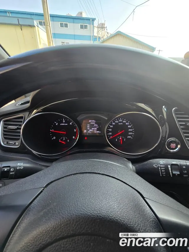 Kia Carnival 2018 thumb 2