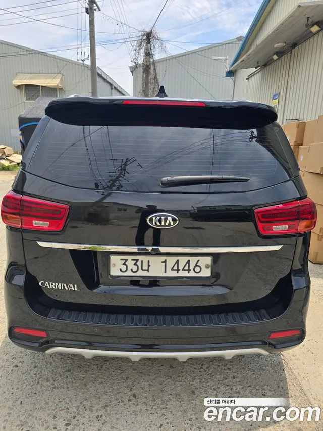 Kia Carnival 2018 thumb 4