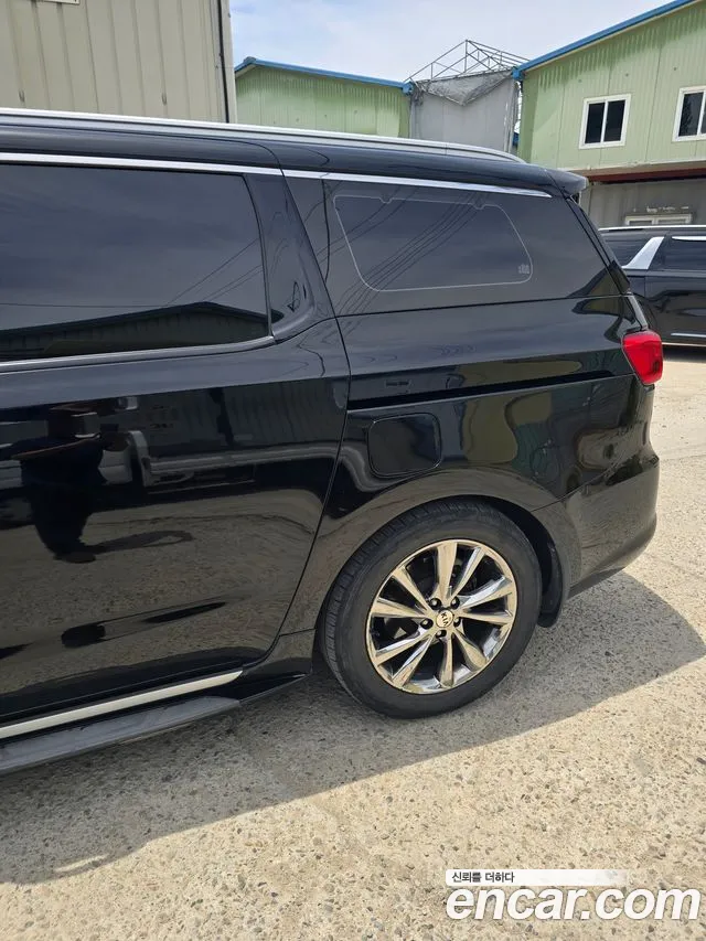 Kia Carnival 2018 thumb 5