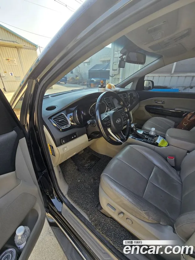 Kia Carnival 2018 thumb 8