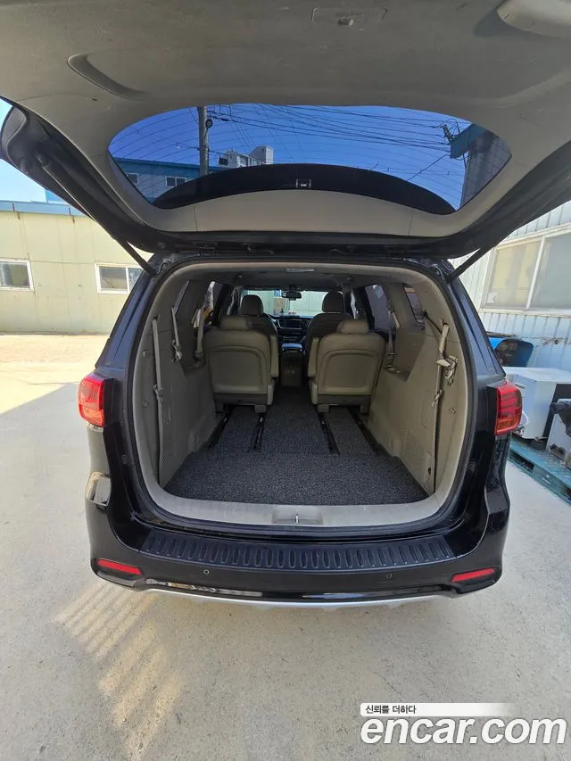 Kia Carnival 2018 thumb 9