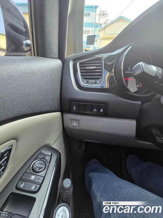Kia Carnival 2018 thumb 10
