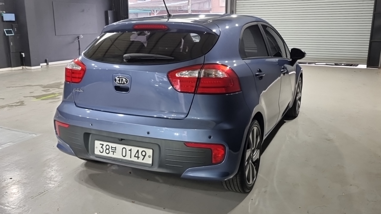 Kia Pride 2016 thumb 2
