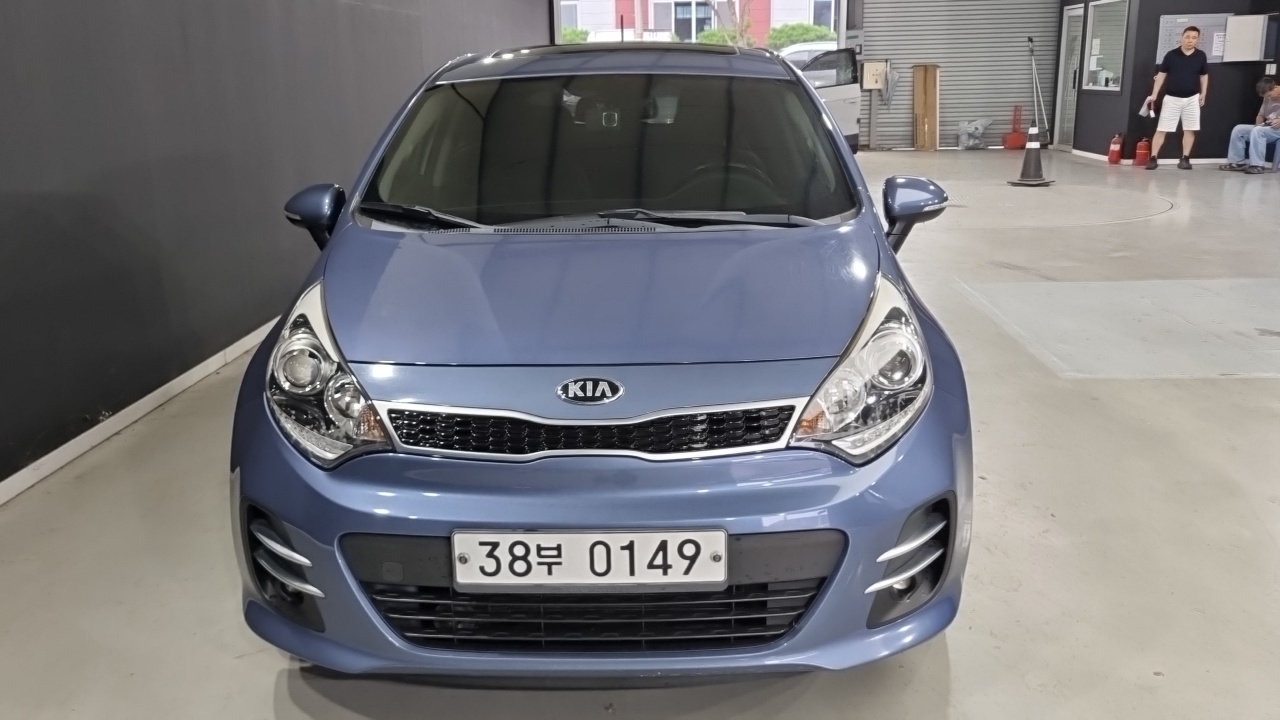 Kia Pride 2016 thumb 3