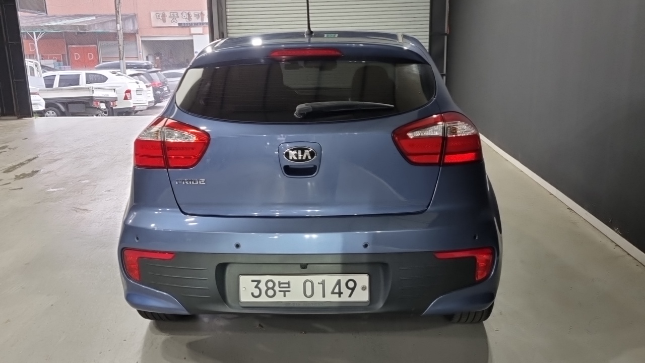 Kia Pride 2016 thumb 4