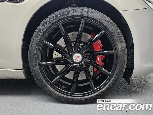 Maserati Quattroporte 2015 thumb 6