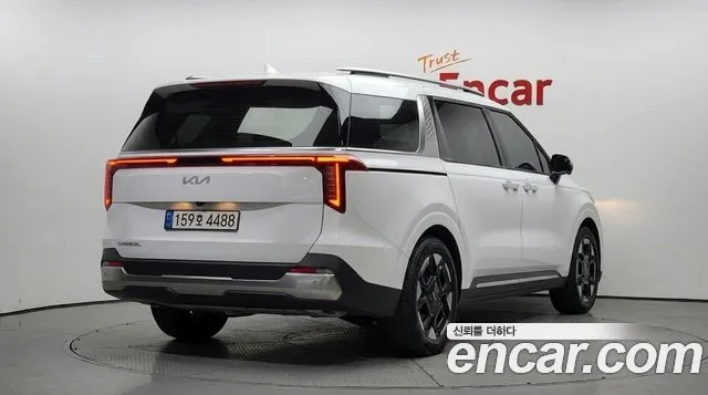 Kia Carnival 2024 thumb 2