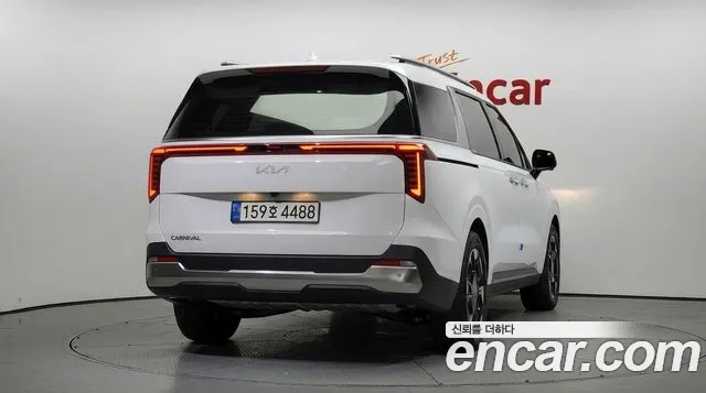 Kia Carnival 2024 thumb 4