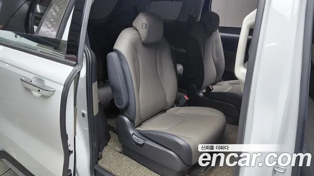 Kia Carnival 2024 thumb 11