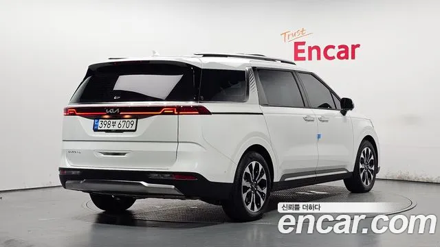 Kia Carnival 2023 thumb 2