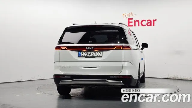 Kia Carnival 2023 thumb 4