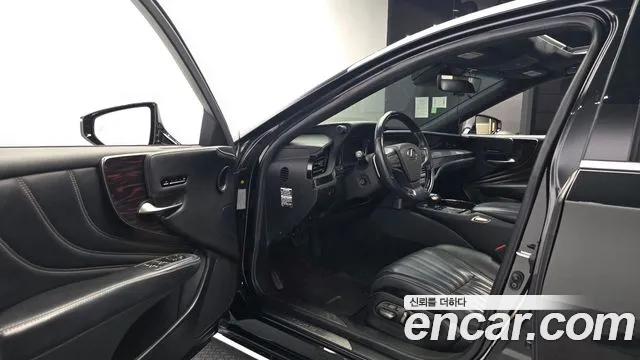 Lexus LS 2018 thumb 10